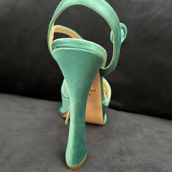 Prada heels - Picture 2 of 9